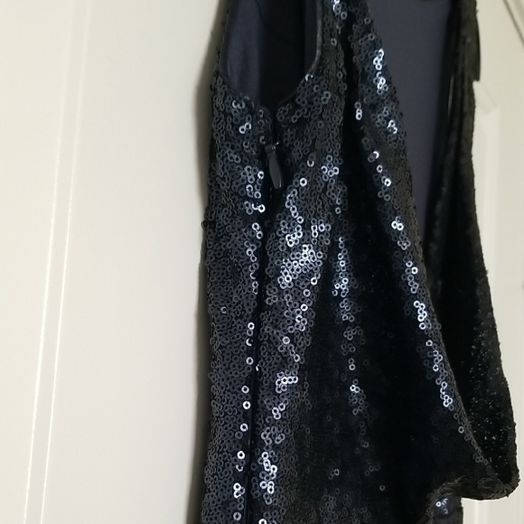 Elegant Navy Sequin Gown - Picture 4 of 5